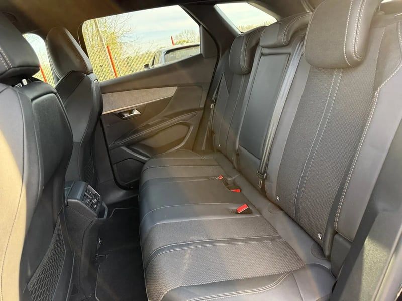 Photo de la voiture PEUGEOT 3008 PureTech 130ch S&S BVM6 GT