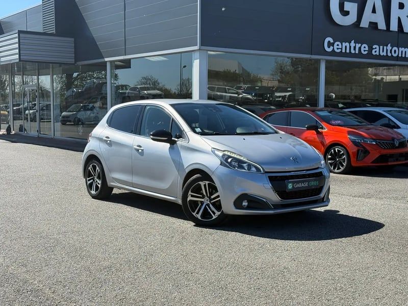 Photo de la voiture PEUGEOT 208 1.2 PureTech 110ch S&S EAT6 Roland Garros