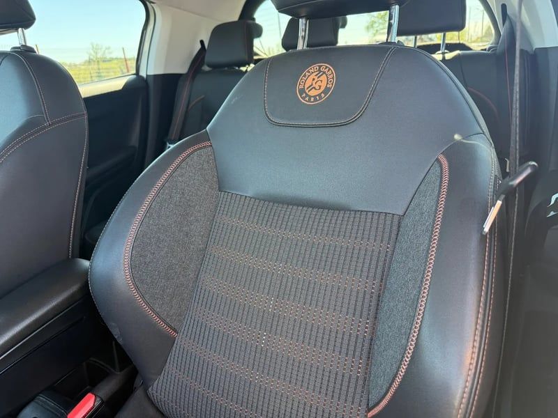 Photo de la voiture PEUGEOT 208 1.2 PureTech 110ch S&S EAT6 Roland Garros