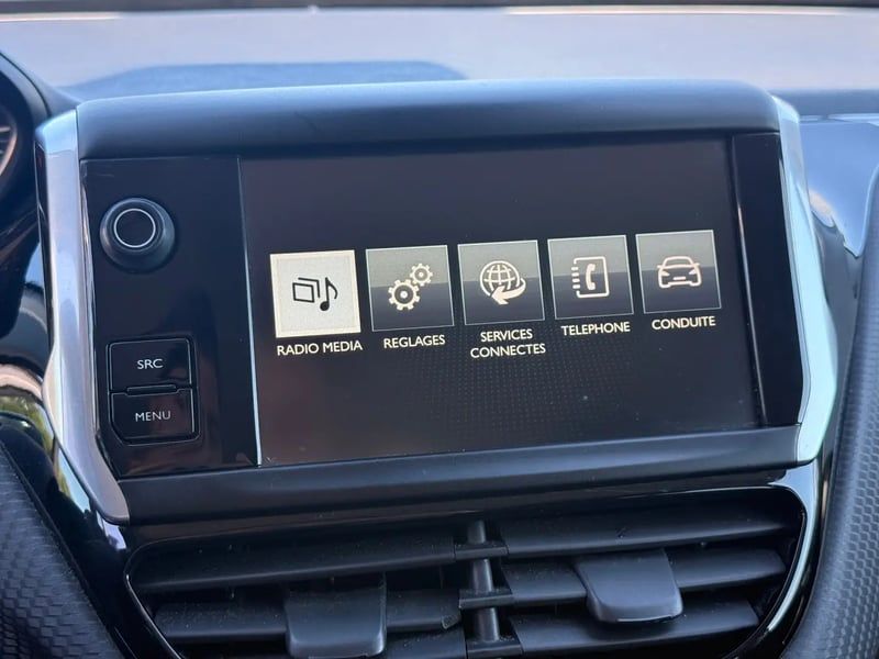 Photo de la voiture PEUGEOT 208 1.2 PureTech 110ch S&S EAT6 Roland Garros