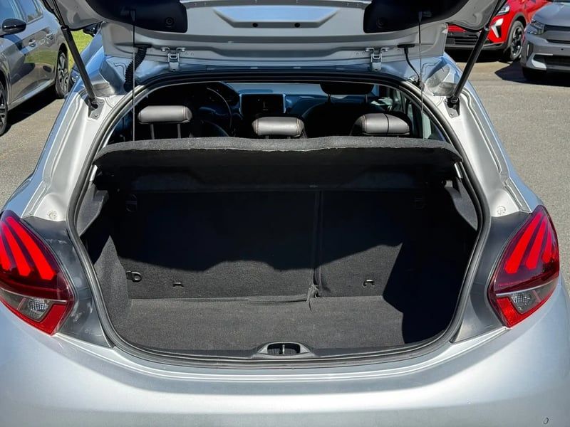 Photo de la voiture PEUGEOT 208 1.2 PureTech 110ch S&S EAT6 Roland Garros
