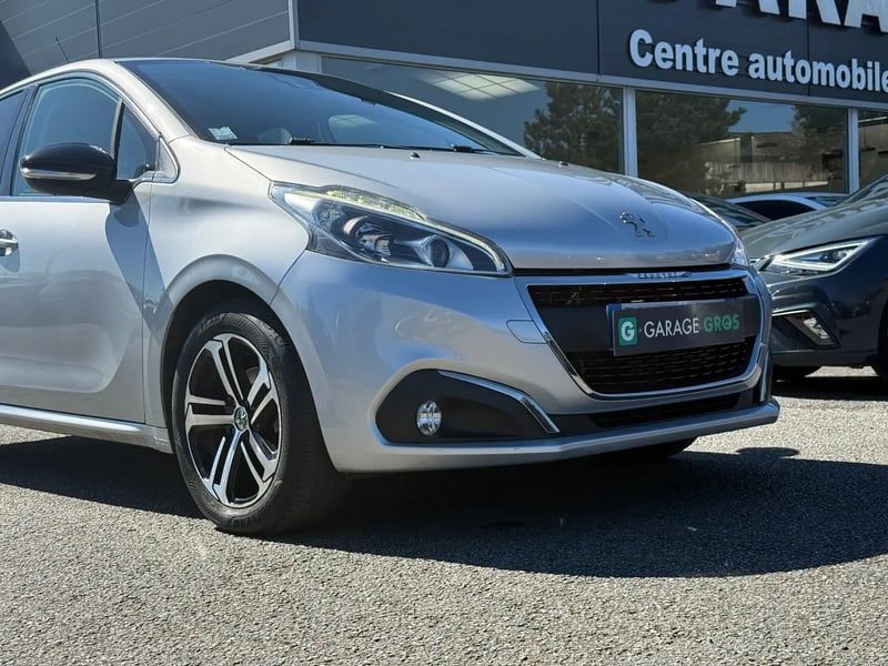 Photo de la voiture PEUGEOT 208 1.2 PureTech 110ch S&S EAT6 Roland Garros
