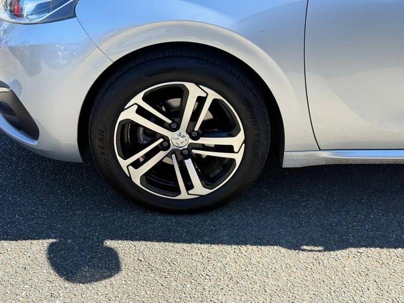 Photo de la voiture PEUGEOT 208 1.2 PureTech 110ch S&S EAT6 Roland Garros