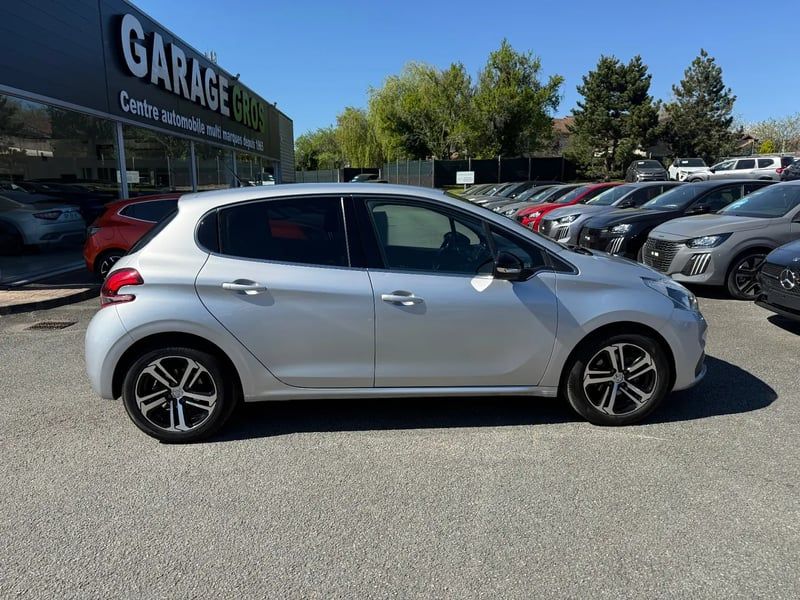Photo de la voiture PEUGEOT 208 1.2 PureTech 110ch S&S EAT6 Roland Garros