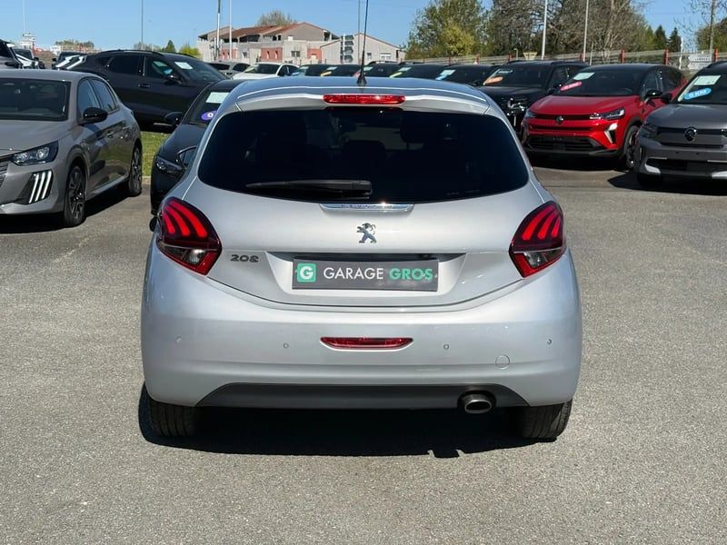 Photo de la voiture PEUGEOT 208 1.2 PureTech 110ch S&S EAT6 Roland Garros