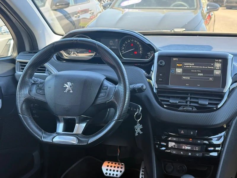 Photo de la voiture PEUGEOT 208 1.2 PureTech 110ch S&S EAT6 Roland Garros