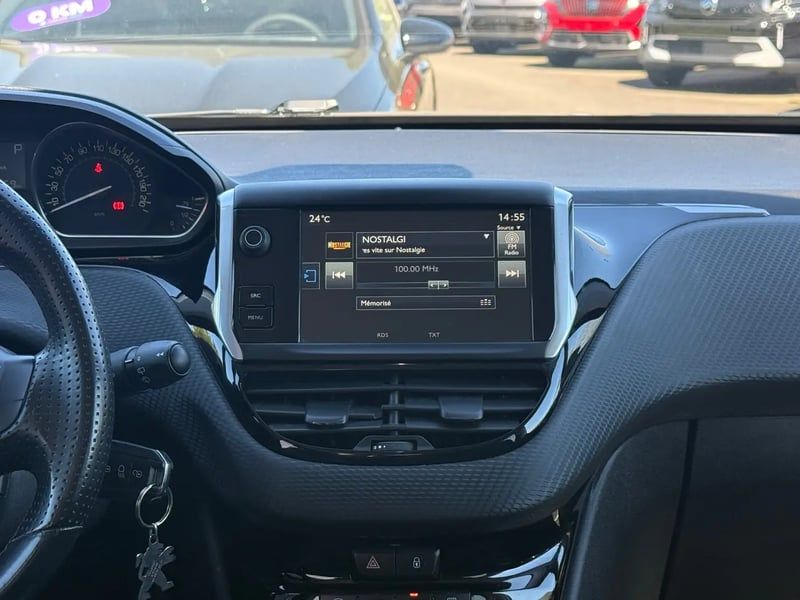 Photo de la voiture PEUGEOT 208 1.2 PureTech 110ch S&S EAT6 Roland Garros