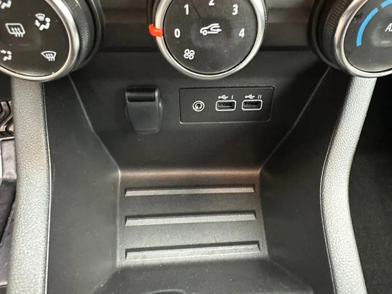 Photo de la voiture RENAULT CLIO V TCe 90 X-Tronic Evolution