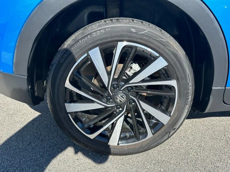 Photo de la voiture MG ZS 1.5 L Hybrid+ 197 ch Luxury