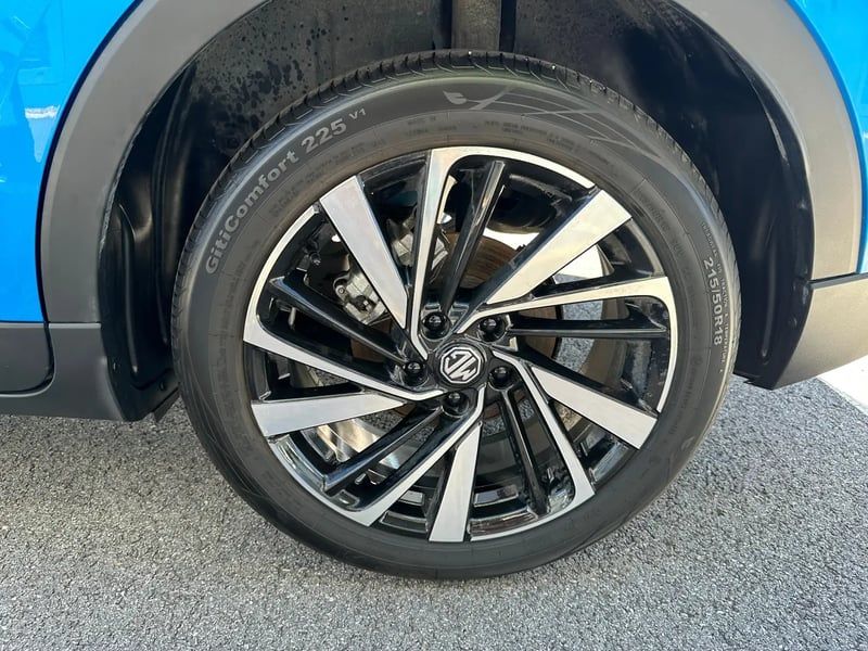 Photo de la voiture MG ZS 1.5 L Hybrid+ 197 ch Luxury