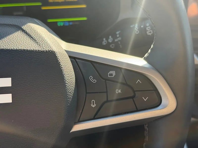 Photo de la voiture DACIA BIGSTER HYBRID 155 Journey
