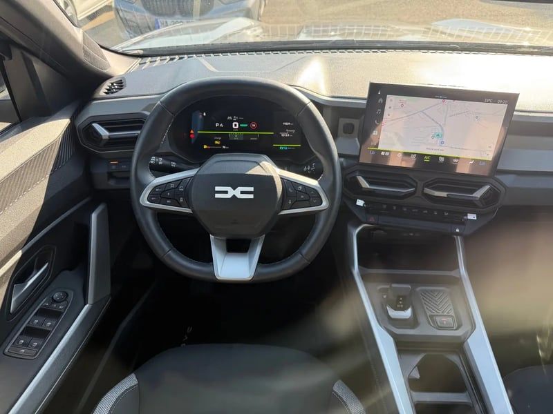 Photo de la voiture DACIA BIGSTER HYBRID 155 Journey