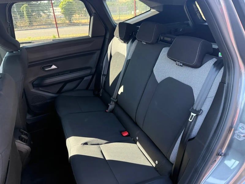 Photo de la voiture DACIA BIGSTER HYBRID 155 Journey