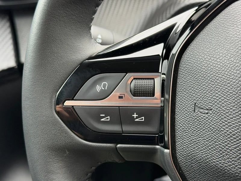 Photo de la voiture PEUGEOT 208 100 S&S BVM6 Allure