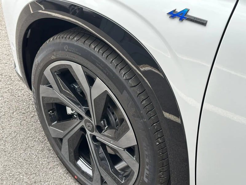 Photo de la voiture RENAULT AUSTRAL E-Tech full hybrid 200 GSR2 Techno esprit Alpine