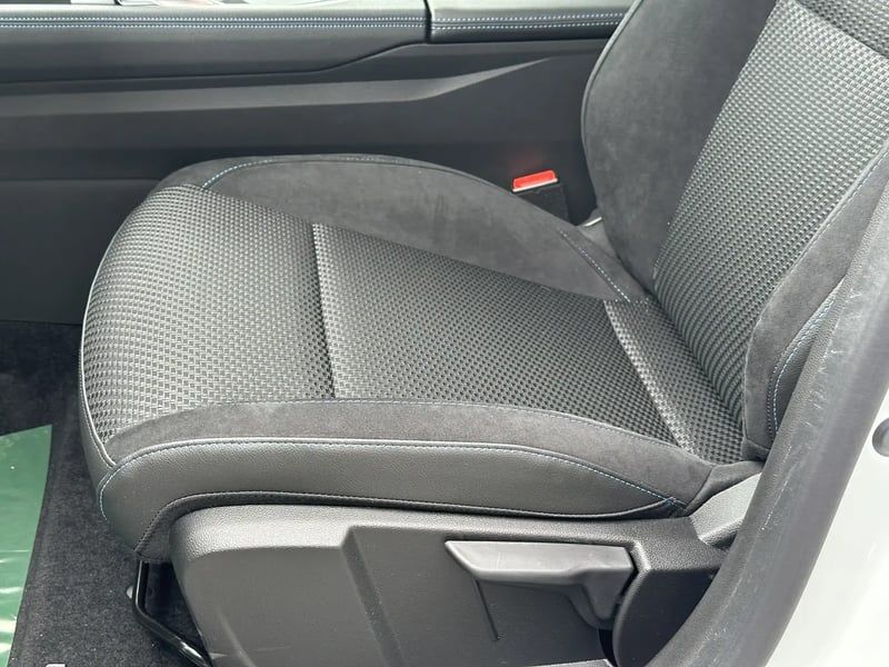 Photo de la voiture RENAULT AUSTRAL E-Tech full hybrid 200 GSR2 Techno esprit Alpine