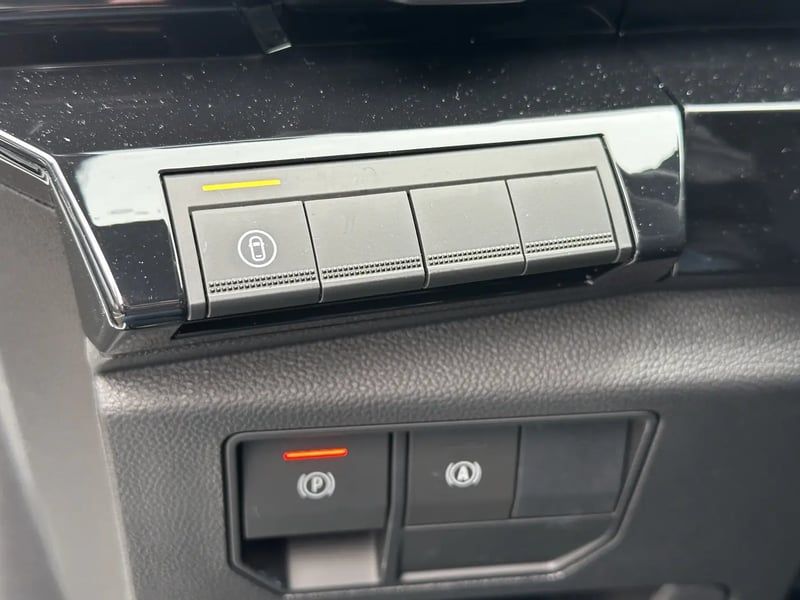 Photo de la voiture RENAULT AUSTRAL E-Tech full hybrid 200 GSR2 Techno esprit Alpine