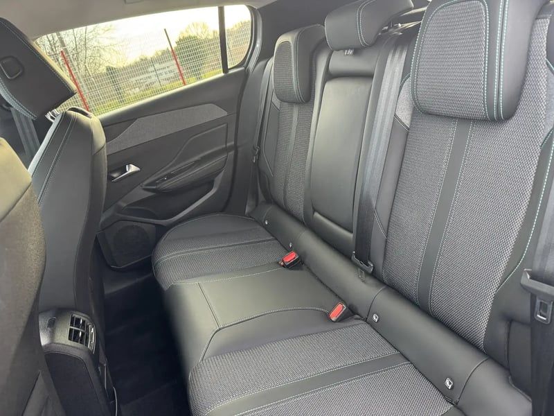 Photo de la voiture PEUGEOT 308 PureTech 130ch S&S BVM6 Allure