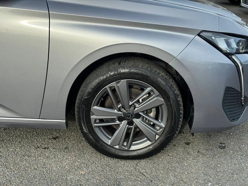 Photo de la voiture PEUGEOT 308 PureTech 130ch S&S BVM6 Allure