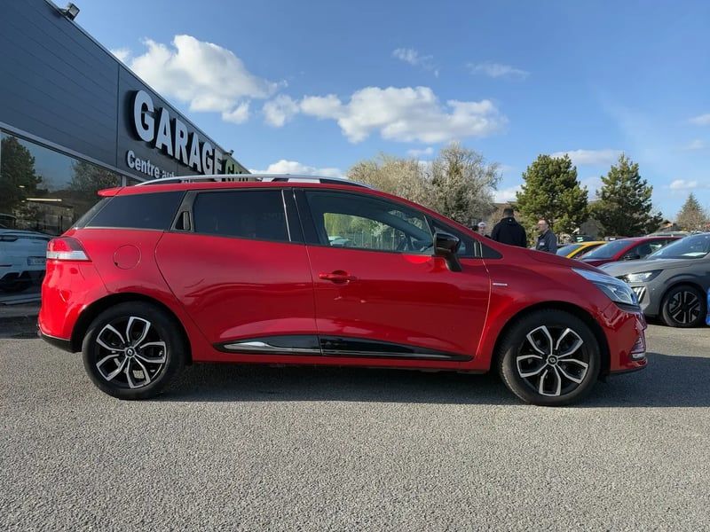 Photo de la voiture RENAULT CLIO IV ESTATE Estate dCi 90 Energy Limited
