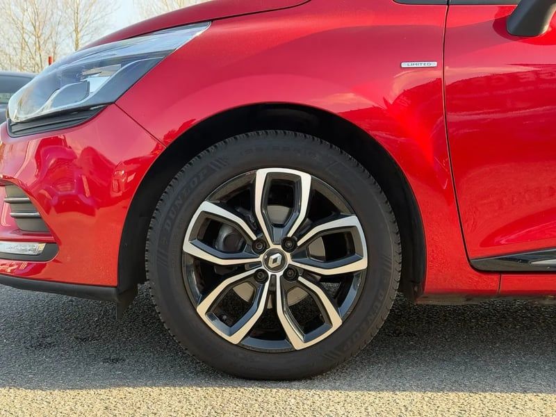 Photo de la voiture RENAULT CLIO IV ESTATE Estate dCi 90 Energy Limited