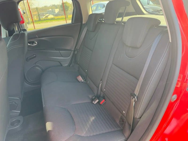 Photo de la voiture RENAULT CLIO IV ESTATE Estate dCi 90 Energy Limited