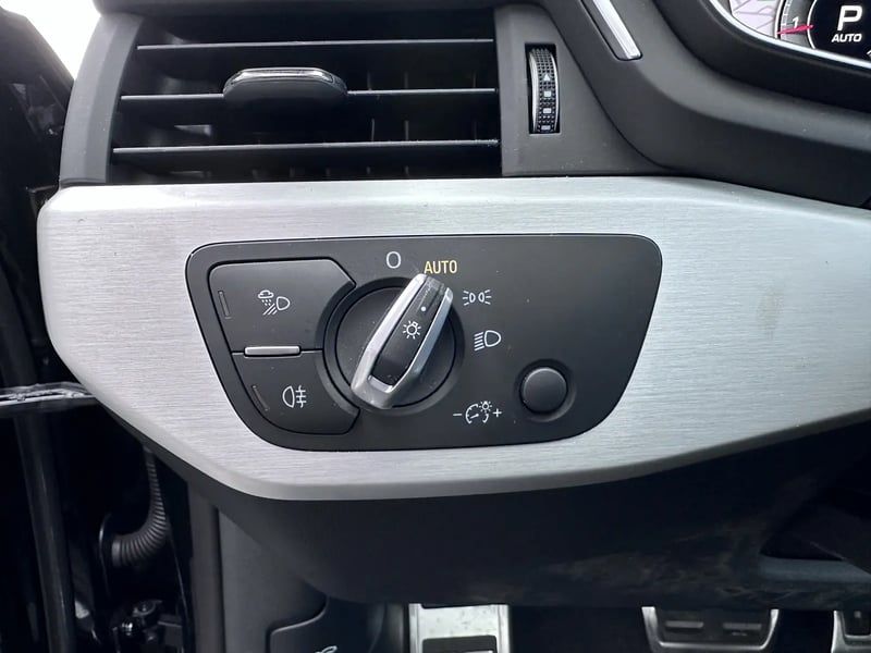 Photo de la voiture AUDI A5 CABRIOLET 35 TFSI 150 S tronic 7 Avus