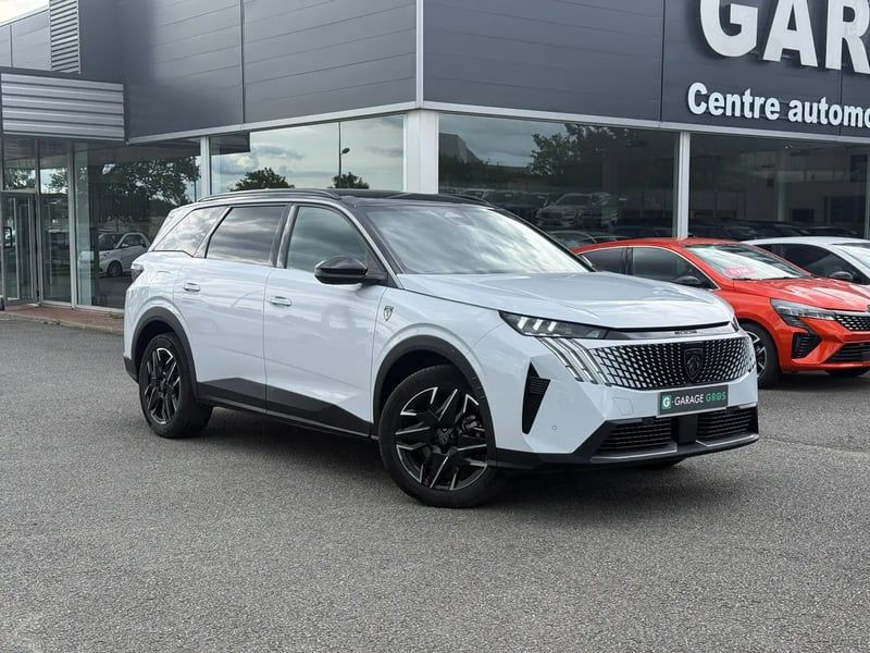 Photo de la voiture PEUGEOT 5008 Hybrid 145 ch e-DCS6 GT