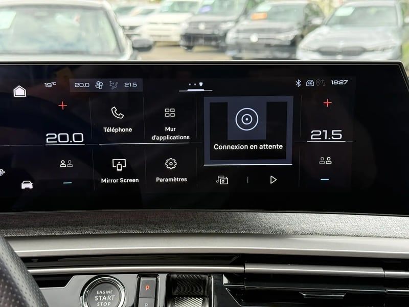 Photo de la voiture PEUGEOT 5008 Hybrid 145 ch e-DCS6 GT