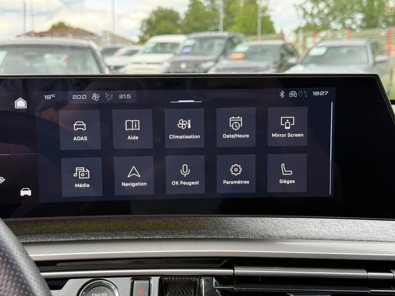 Photo de la voiture PEUGEOT 5008 Hybrid 145 ch e-DCS6 GT