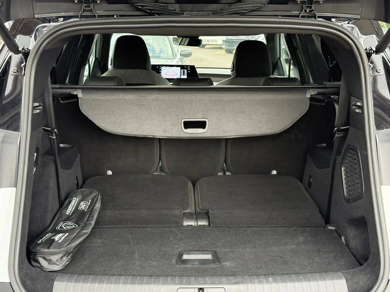 Photo de la voiture PEUGEOT 5008 Hybrid 145 ch e-DCS6 GT