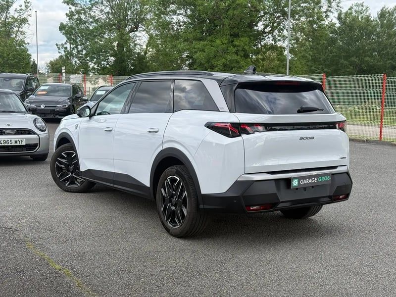 Photo de la voiture PEUGEOT 5008 Hybrid 145 ch e-DCS6 GT