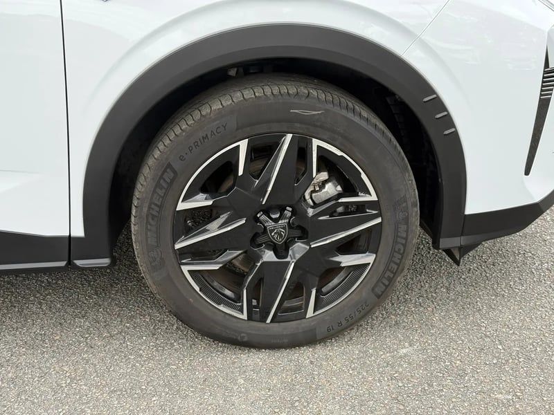 Photo de la voiture PEUGEOT 5008 Hybrid 145 ch e-DCS6 GT