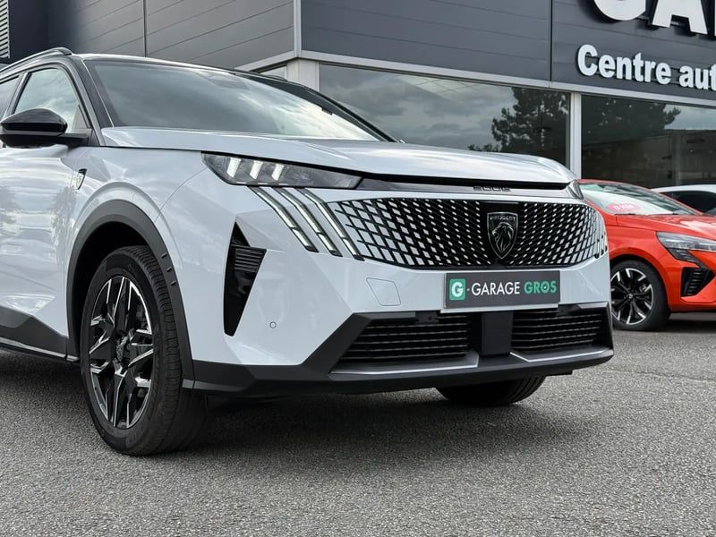 Photo de la voiture PEUGEOT 5008 Hybrid 145 ch e-DCS6 GT