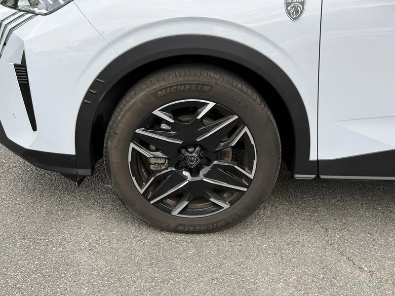 Photo de la voiture PEUGEOT 5008 Hybrid 145 ch e-DCS6 GT