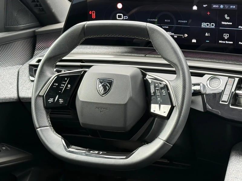 Photo de la voiture PEUGEOT 5008 Hybrid 145 ch e-DCS6 GT