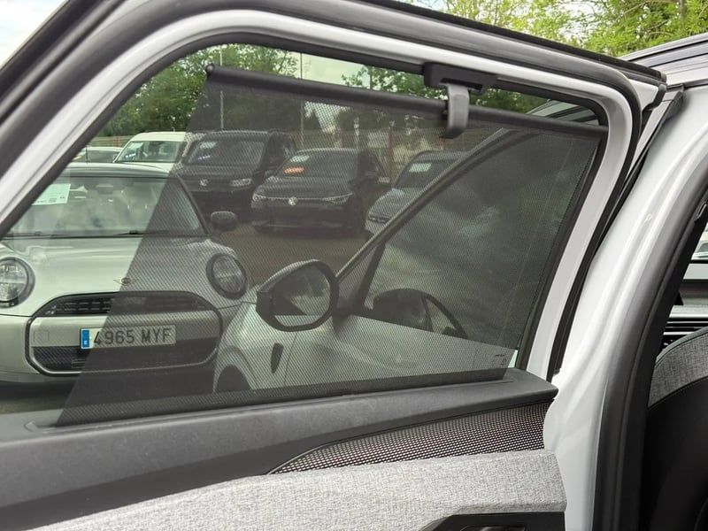 Photo de la voiture PEUGEOT 5008 Hybrid 145 ch e-DCS6 GT