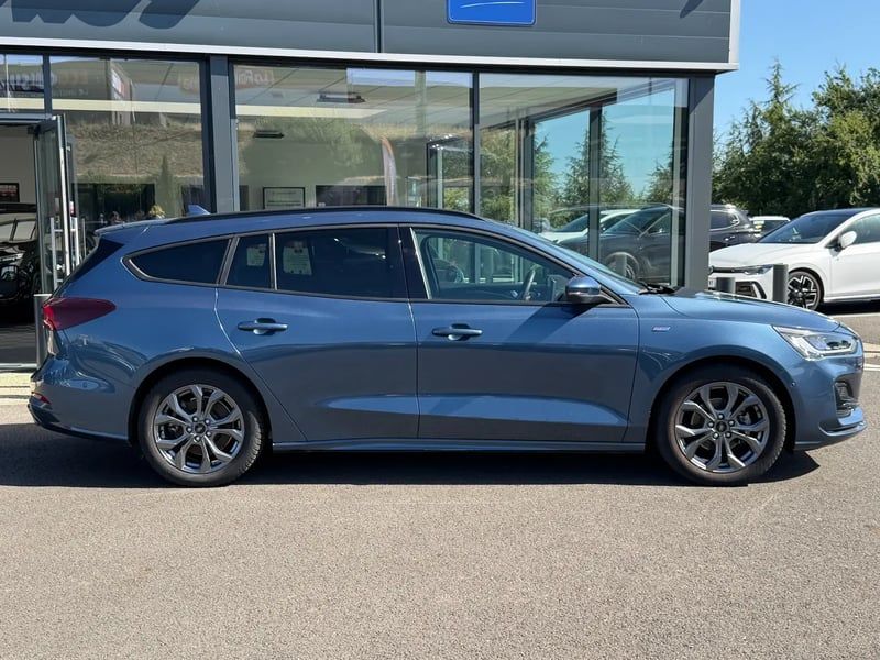 Photo de la voiture FORD FOCUS SW 1.0 EcoBoost 125 S&S mHEV ST-Line X