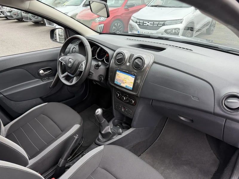 Photo de la voiture DACIA SANDERO TCe 90 Stepway