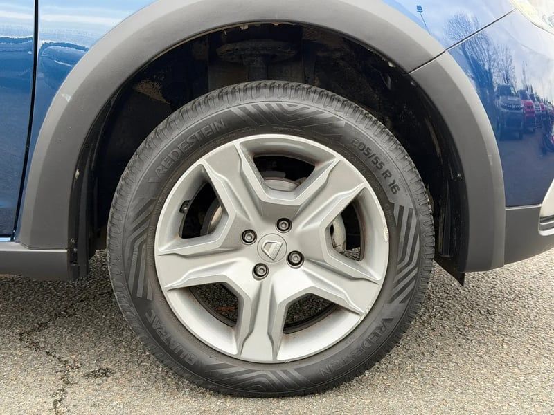 Photo de la voiture DACIA SANDERO TCe 90 Stepway