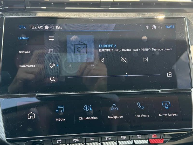 Photo de la voiture PEUGEOT 308 SW Hybrid 145 e-DCS6 Allure