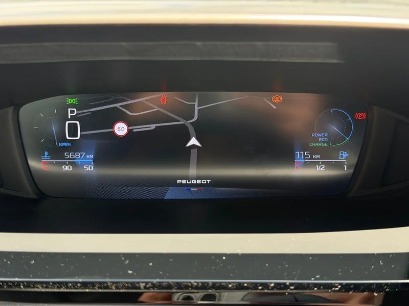 Photo de la voiture PEUGEOT 308 SW Hybrid 145 e-DCS6 Allure
