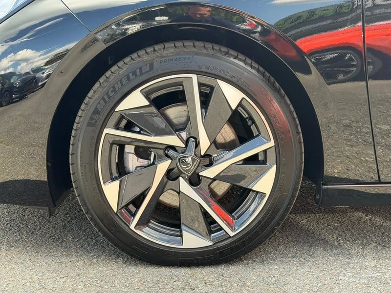 Photo de la voiture PEUGEOT 308 SW Hybrid 145 e-DCS6 Allure
