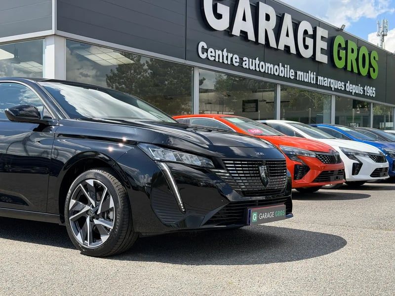 Photo de la voiture PEUGEOT 308 SW Hybrid 145 e-DCS6 Allure