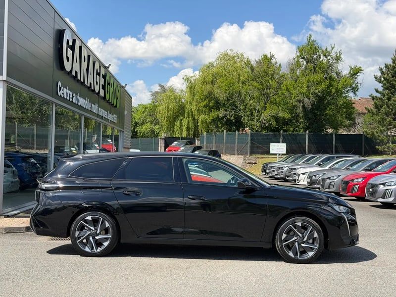 Photo de la voiture PEUGEOT 308 SW Hybrid 145 e-DCS6 Allure
