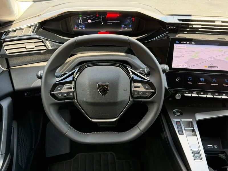Photo de la voiture PEUGEOT 308 SW Hybrid 145 e-DCS6 Allure