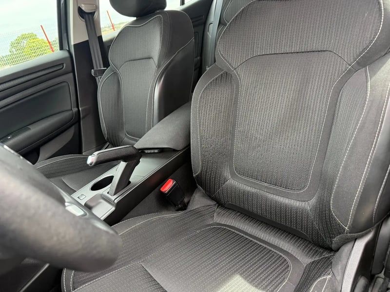 Photo de la voiture RENAULT MEGANE IV BERLINE BUSINESS Blue dCi 115 Business