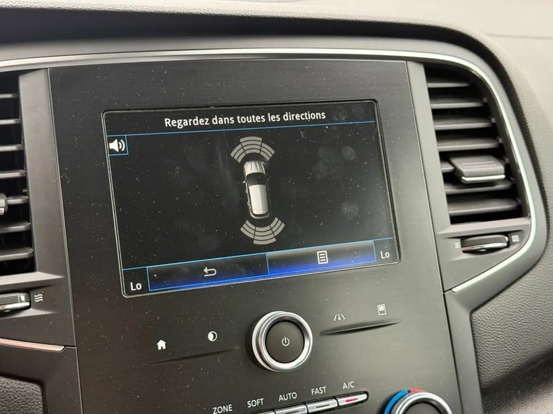 Photo de la voiture RENAULT MEGANE IV BERLINE BUSINESS Blue dCi 115 Business