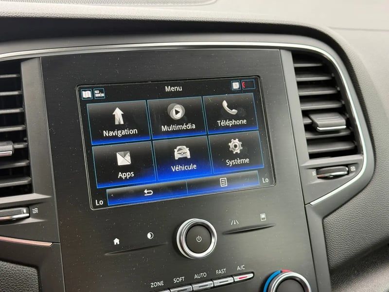 Photo de la voiture RENAULT MEGANE IV BERLINE BUSINESS Blue dCi 115 Business