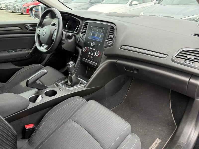 Photo de la voiture RENAULT MEGANE IV BERLINE BUSINESS Blue dCi 115 Business